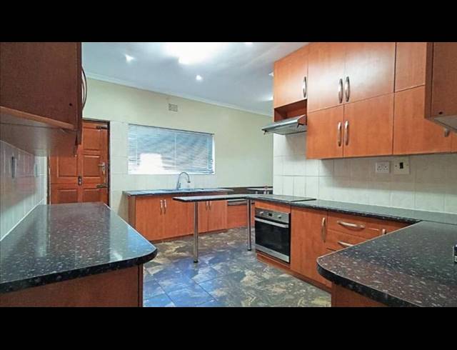 5 BEDROOM HOUSE FOR SALE IN GRASSY PARK